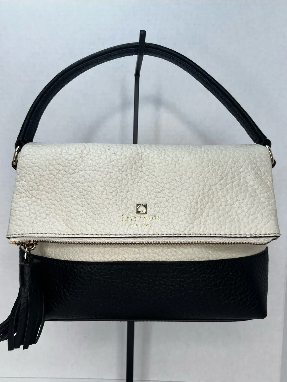 Kate Spade New York Black/White Colorblock Pebbled Zip Tassel